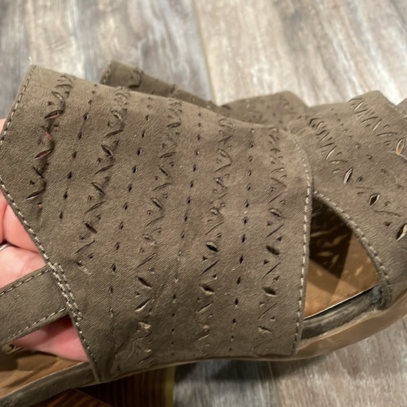 Seychelles Women's Green Brown Bora Faux Suede Chunky Block Heels Sling Back - Picture 3 of 7